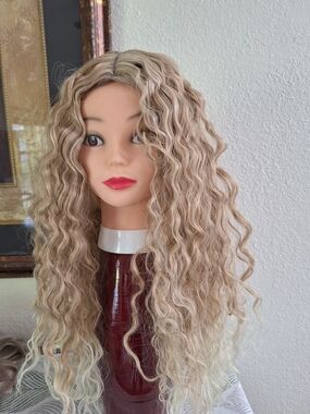 Blonde Wavy Long Women's Lace Front Wig - Natural Blonde